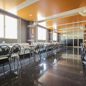 Super Oyo Flagship 8281 Aj Palace 3*, Mysore India